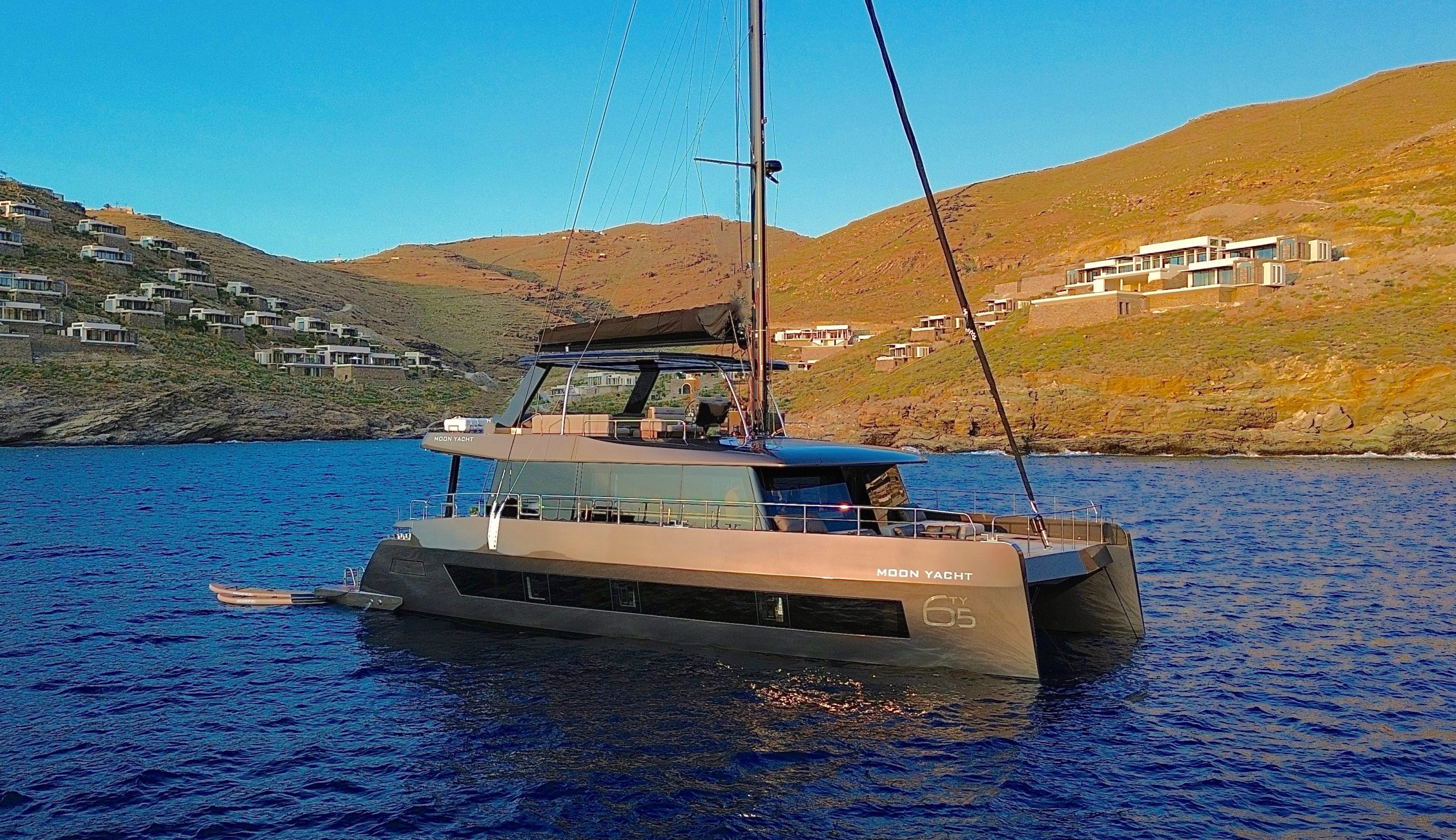 honeymoon-moon-yacht-65