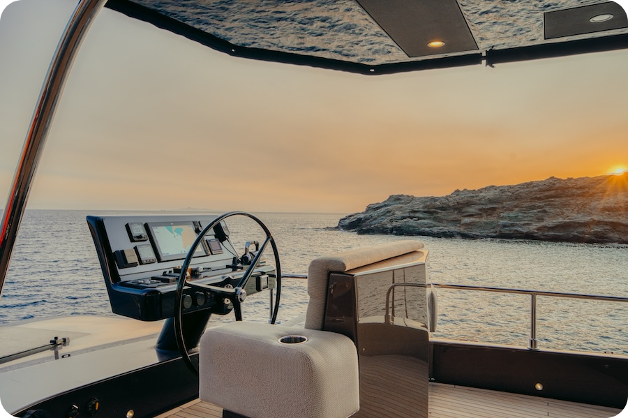 honeymoon-moon-yacht-65