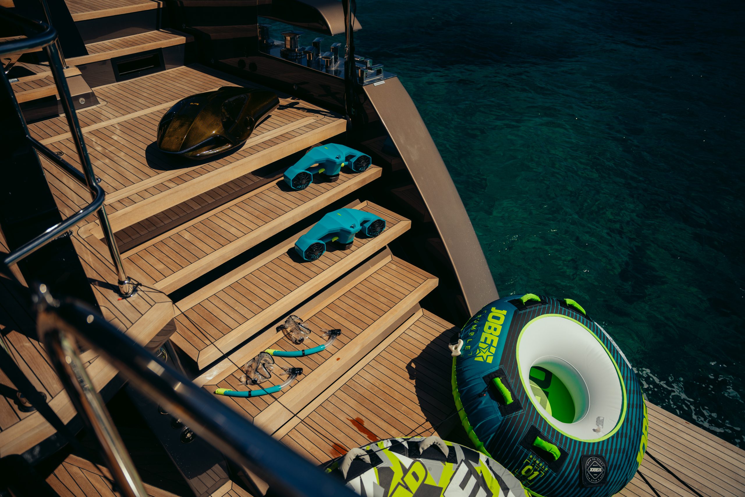 honeymoon-moon-yacht-65