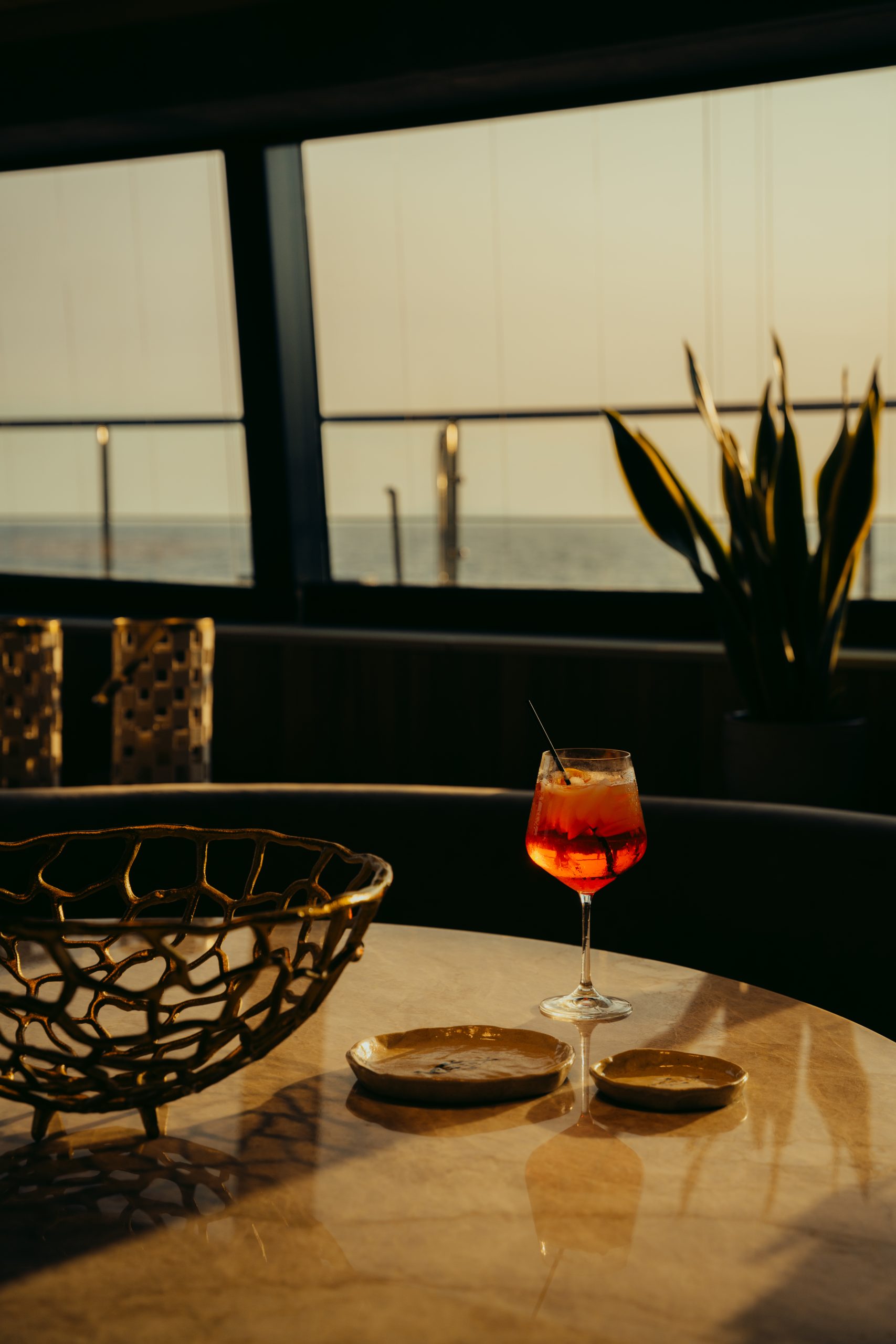 honeymoon-moon-yacht-65