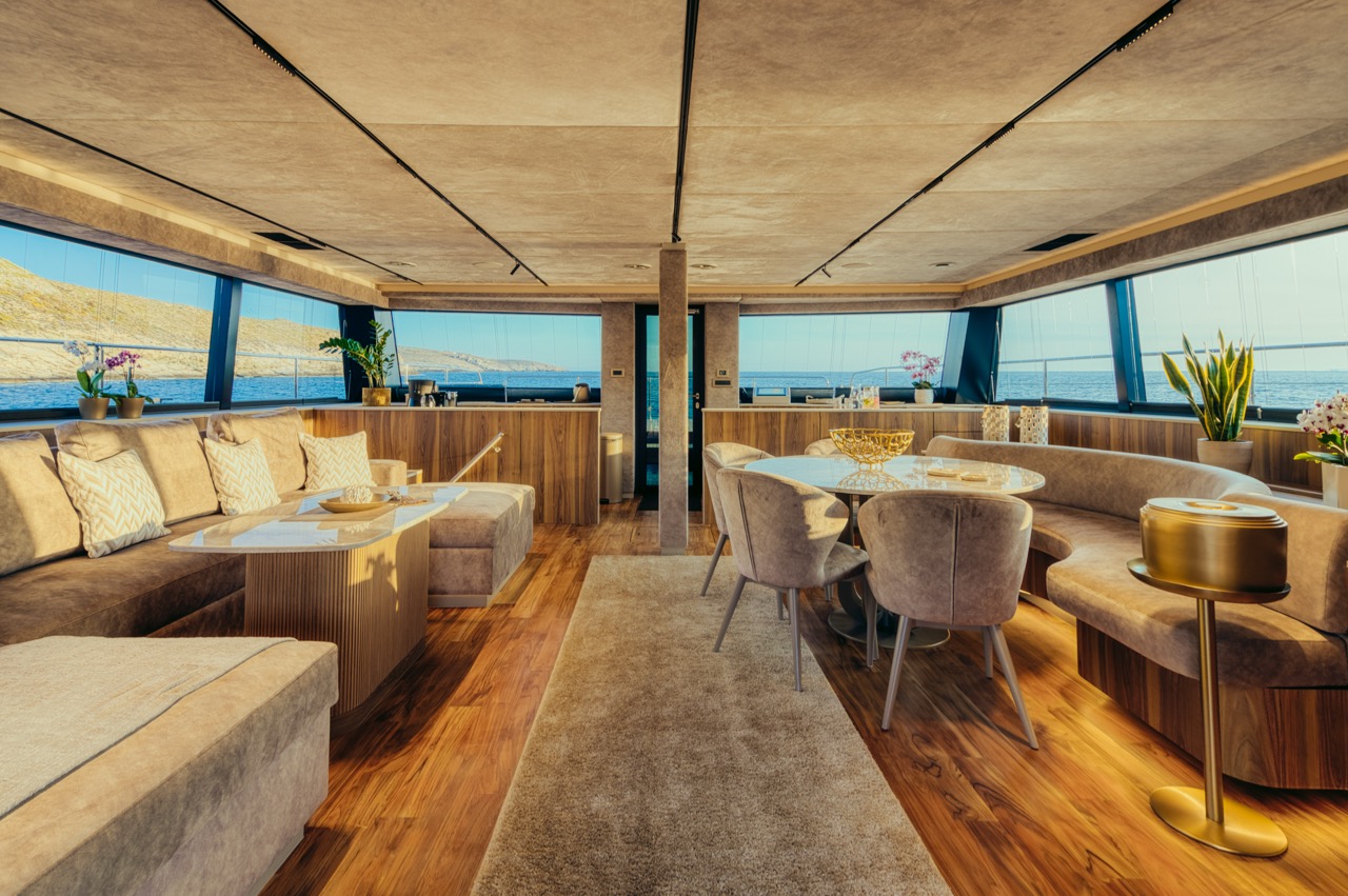 honeymoon-moon-yacht-65