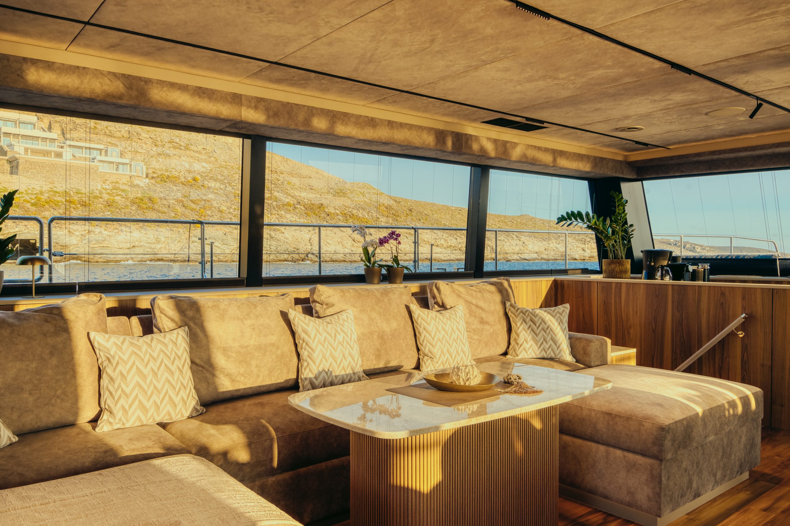 honeymoon-moon-yacht-65
