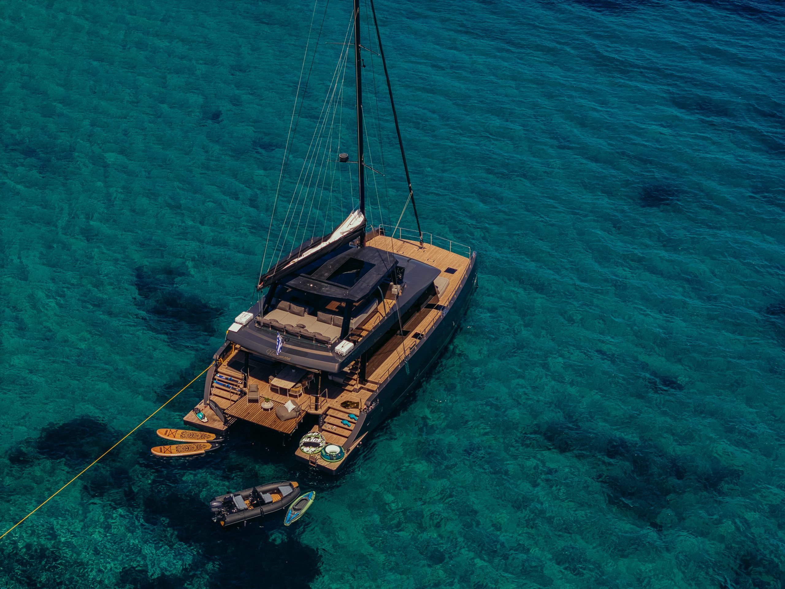 honeymoon-moon-yacht-65