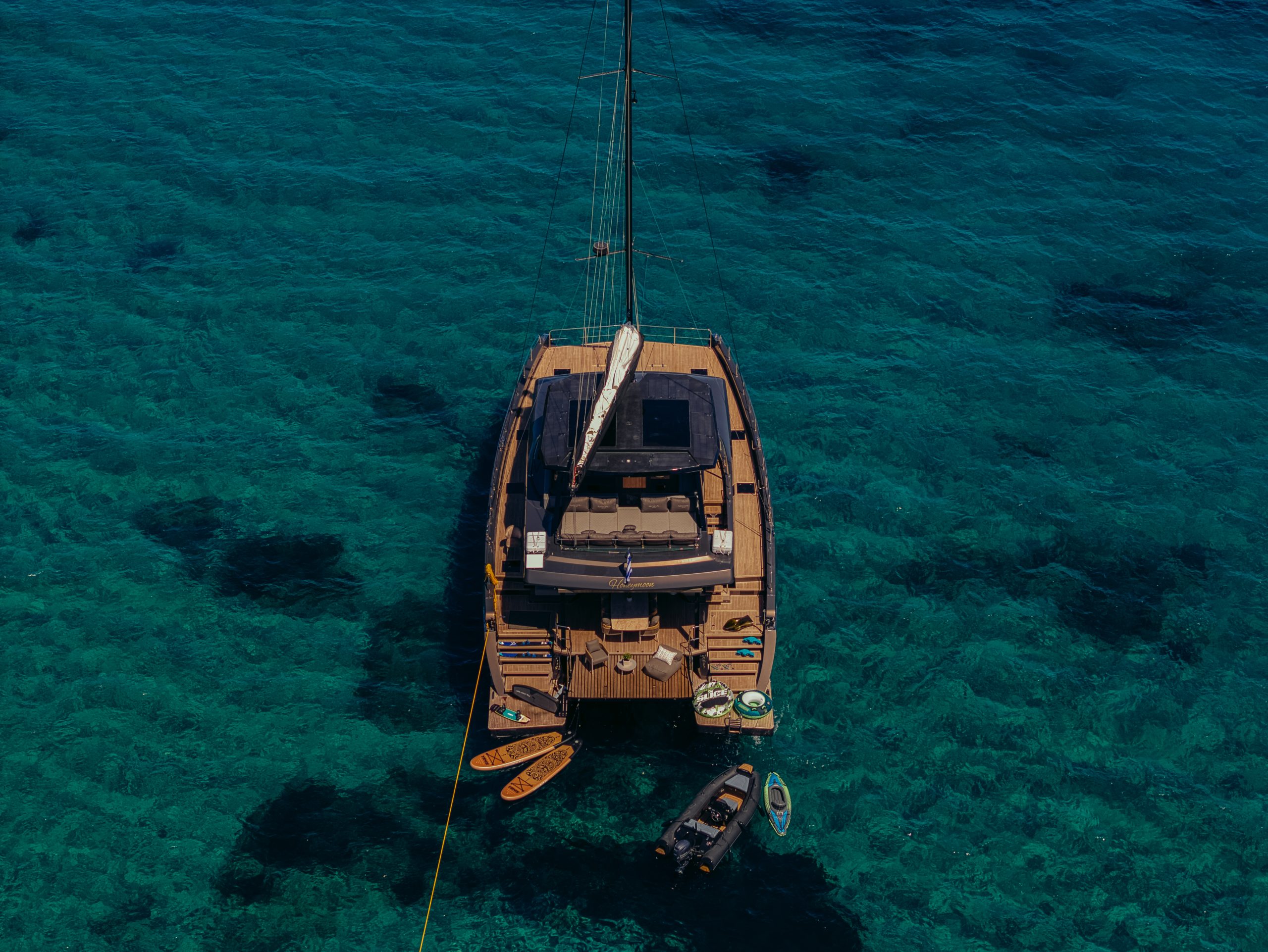 honeymoon-moon-yacht-65